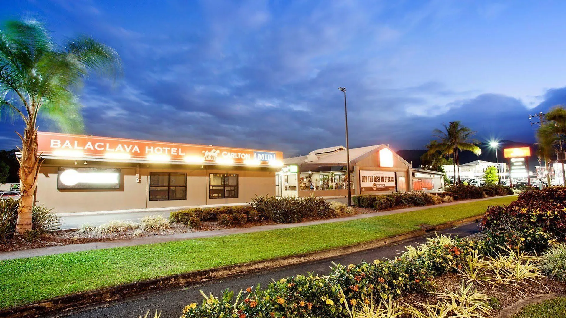 Nightcap At Balaclava Hotel Cairns
