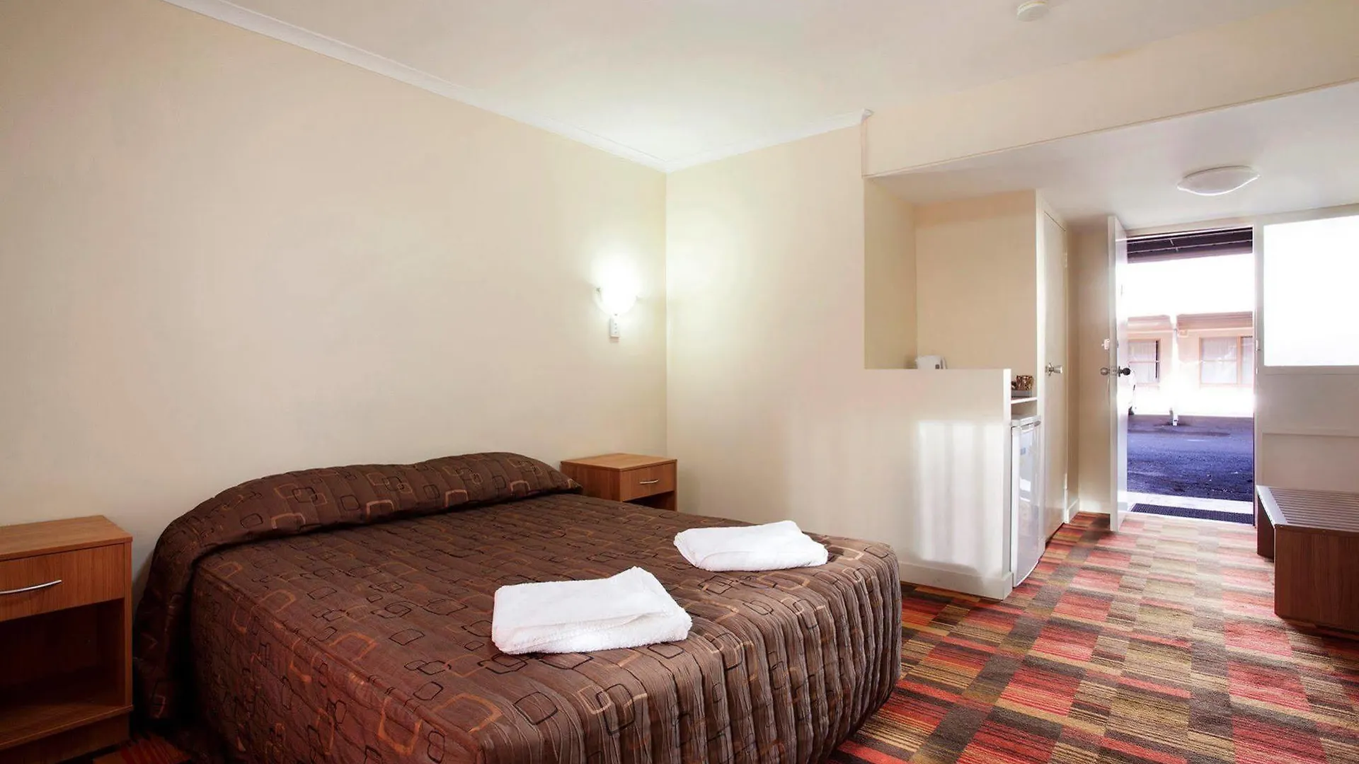 ****  Nightcap At Balaclava Hotel Cairns Australia
